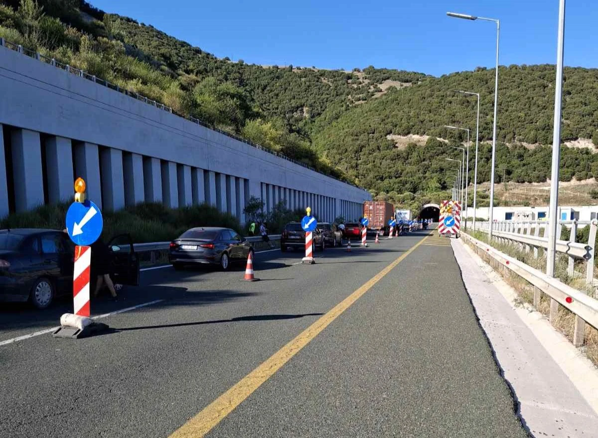 Φωτιά σε ΙΧ στην Εγνατία Οδό προκάλεσε ουρές χιλιομέτρων