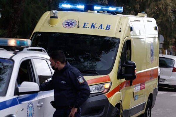Τροχαίο με την εμπλοκή λεωφορείου και δύο ΙΧ στον Πειραιά – Δύο τραυματίες