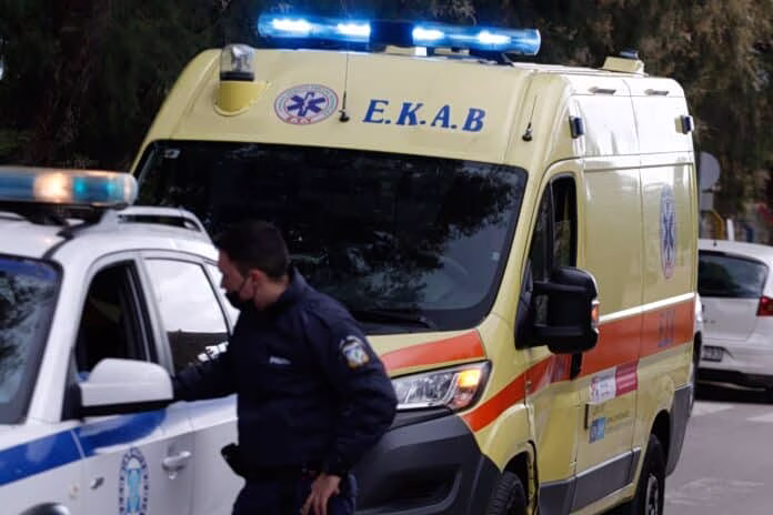 Τροχαίο με την εμπλοκή λεωφορείου και δύο ΙΧ στον Πειραιά – Δύο τραυματίες