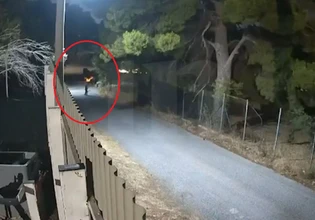 Η στιγμή που 50χρονος βάζει φωτιά στην Άνοιξη Αττικής – Συνελήφθη ο δράστης – Βίντεο ντοκουμέντο