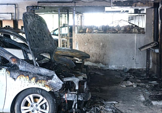 Ανόητοι με γκαζάκια και πολιτικοί με ψηφοθηρικά και χυδαία κολπάκια