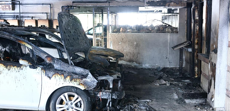 Ανόητοι με γκαζάκια και πολιτικοί με ψηφοθηρικά και χυδαία κολπάκια