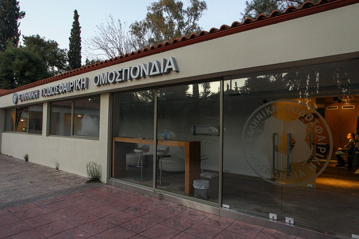 Η ΕΠΟ απέσυρε διχαστικό κανονισμό για την Super League