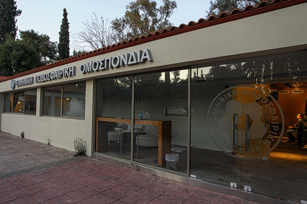 Η ΕΠΟ απέσυρε διχαστικό κανονισμό για την Super League