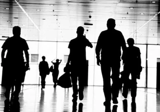 ΙΟΒΕ: Ένας στους επτά νέους στην Ελλάδα μένει εκτός εργασίας και εκπαίδευσης