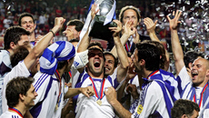 Euro 2004: Όταν η Ελλαδάρα σόκαρε τον πλανήτη – 22 χρόνια από το έπος της Πορτογαλίας (vid)