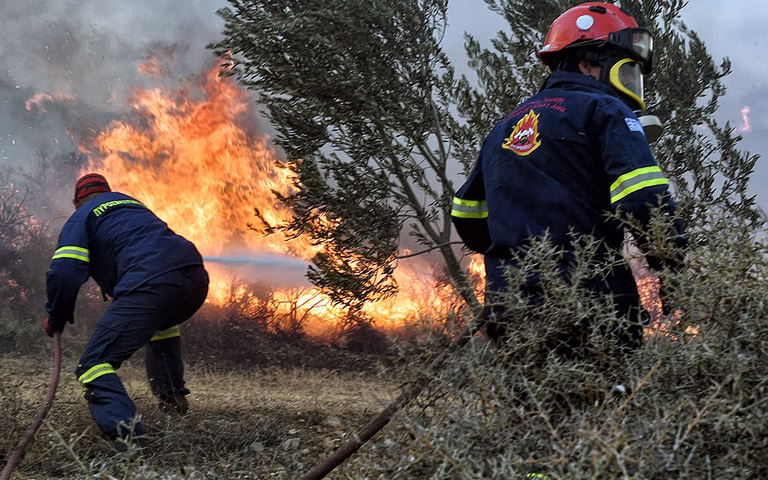 Φωτιά στην Παραμυθιά Θεσπρωτίας - Μήνυμα του 112 για εκκένωση του Γαλατά