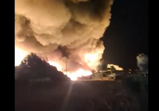 Μεγάλη φωτιά σε επιχείρηση ανακύκλωσης έξω από τη Λάρισα – Ήχησε το 112