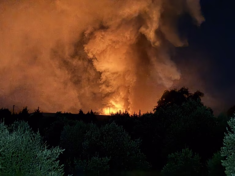 Φωτιά σε εργοστάσιο στο Παναιτώλιο Αιτωλοακαρνανίας