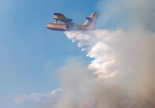 Φωτιά στην Κέρκυρα – Επιχειρούν και εναέρια