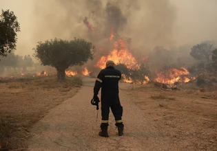 Πυρκαγιά στη Σουρωτή Θεσσαλονίκης: Μήνυμα εκκένωσης από το 112