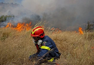 Φωτιά στον Ταρσό Λιβαδειάς – Σηκώθηκαν 4 εναέρια μέσα