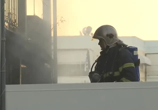 Φωτιά σε επιχείρηση στο Μενίδι – Διακοπή κυκλοφορίας σε τμήμα της Λεωφόρου Δημοκρατίας