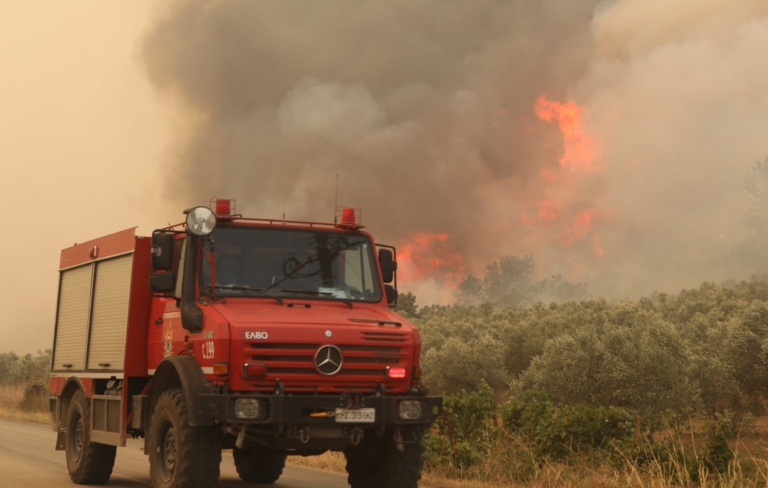 Κρήτη: Μεγάλη φωτιά σε εξέλιξη στη Σητεία - Ήχησε το 112, σηκώθηκαν δύο εναέρια