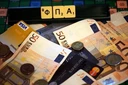 Tι θα γινόταν αν μειώναμε τον ΦΠΑ στα τρόφιμα; Τα υπέρ και τα κατά