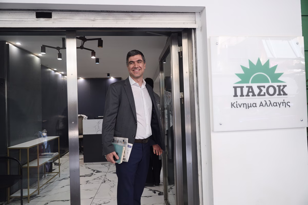 Δικομανείς λόγω πανικού, στελέχη της ΝΔ προκαλούν τον Δημητριάδη να κάνει μήνυση στον Γλαβίνα που ασκεί κριτική