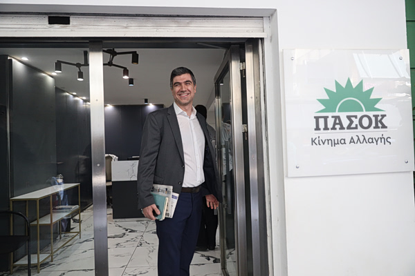 Δικομανείς λόγω πανικού, στελέχη της ΝΔ προκαλούν τον Δημητριάδη να κάνει μήνυση στον Γλαβίνα που ασκεί κριτική
