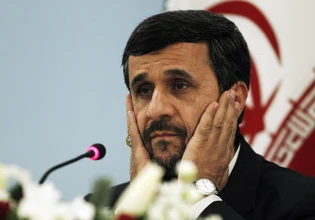Ιράν: Οι Φρουροί της Επανάστασης συνέλαβαν τον Μαχμούντ Αχμαντινετζάντ – Φέρεται ότι συνεργαζόταν με το Ισραήλ