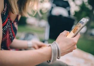 Για τους 17χρονους Βρετανούς, τα social media θα σβήνουν τα μεσάνυχτα