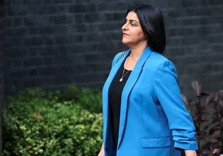 Ποια είναι η Σαμπάνα Μαχμούντ η πιθανή υπουργός Οικονομικών του Μπέρναμ