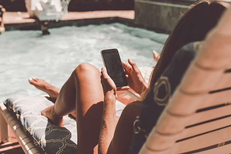 Scrolling, αυτή η μάστιγα: Τέσσερις τρόποι να το περιορίσουμε