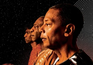Ο Jeff Mills παρουσιάζει το Tomorrow Comes the Harvest