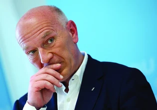 Βερολίνο: Ο δήμαρχος αποσύρει την υποψηφιότητα για επανεκλογή του, υπό το βάρος σοβαρών αποκαλύψεων