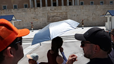 Καιρός: Έως τους 38 βαθμούς η θερμοκρασία την Τρίτη – Πού θα βρέξει