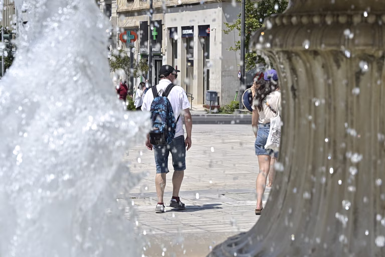 Καιρός: Κυριακή και Δευτέρα η μεγαλύτερη θερμική επιβάρυνση - Η τάση για Αθήνα και Θεσσαλονίκη μέχρι το τέλος του μήνα