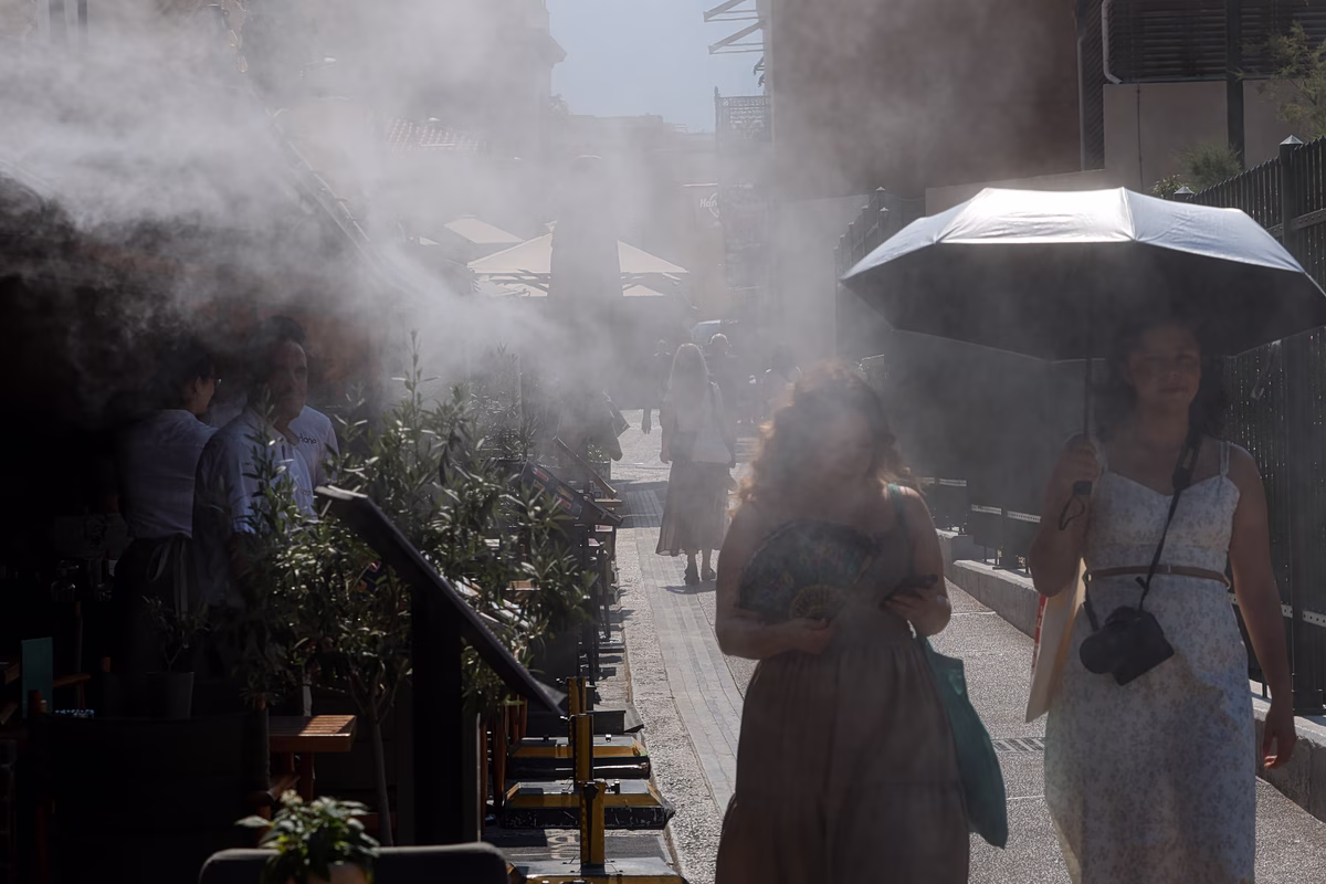 Καιρός: Έσπασε το φράγμα τον 40 °C η μέγιστη θερμοκρασία – «Καμίνι» η χώρα για ακόμα 48 ώρες