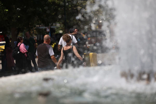 Καιρός: Συνεχίζεται η επέλαση του καύσωνα την Τρίτη – Έως τους 41 βαθμούς η θερμοκρασία