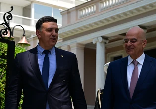 Δημοσκόπηση: Πρώτος σε δημοτικότητα υπουργός ο Νίκος Δένδιας – Σε ανοδική τροχιά ο Βασίλης Κικίλιας