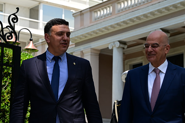 Δημοσκόπηση: Πρώτος σε δημοτικότητα υπουργός ο Νίκος Δένδιας – Σε ανοδική τροχιά ο Βασίλης Κικίλιας