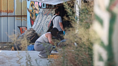 Κυψέλη: Μυστήριο με τη νεκρή γυναίκα στη βαλίτσα – Το «γαλλικό στοιχείο» στα ρούχα και τα σενάρια που εξετάζει η ΕΛ.ΑΣ.