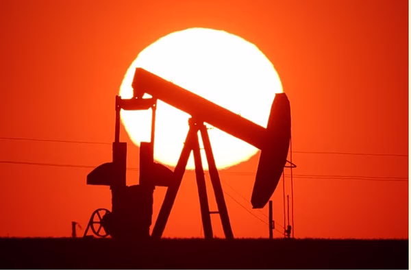 Oil Prices Surge as Red Sea and Hormuz Risks Mount