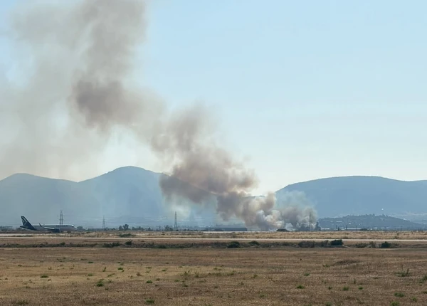 Φωτιά σε χαμηλή βλάστηση στο Κορωπί – Μήνυμα από το 112