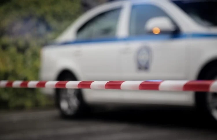 Μαρούσι: Τοίχος έπεσε στην αυλή διπλανής οικίας – Ένας τραυματίας