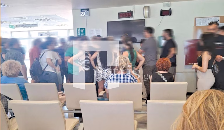 Κρήτη: Πανζουρλισμός στο Γραφείο Διαβατηρίων στο Ηράκλειο – Τρέχουν να προλάβουν την έκδοση με παλιά ταυτότητα