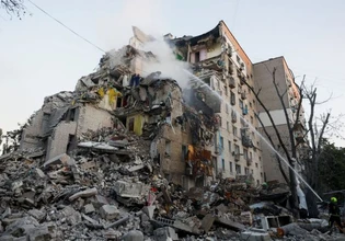 Ουκρανία: Τουλάχιστον ένας νεκρός στη ρωσική επιδρομή στο Κίεβο – Εγκλωβισμένοι στα συντρίμμια πολυκατοικίας