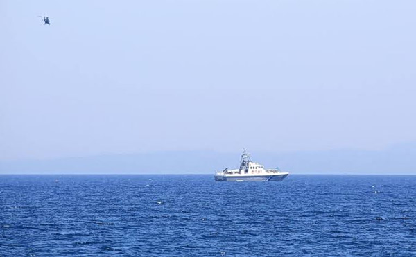 Θεσσαλονίκη: Μεγάλη επιχείρηση για αγνοούμενο ψαρά στην Επανομή – Ανετράπη το σκάφος, διασώθηκε η σύζυγός του