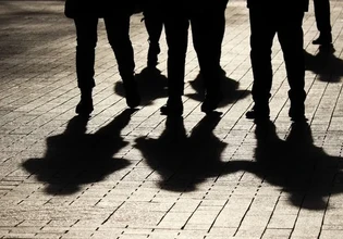 Ελευσίνα: Ανήλικοι λήστεψαν δύο 15χρονους μέσα λίγες ημέρες δύο φορές