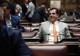 Γραφειοκρατικό μπλόκο στις αιτήσεις για Άσυλο, στραβά μάτια από την Κομισιόν για το δόγμα Πλεύρη