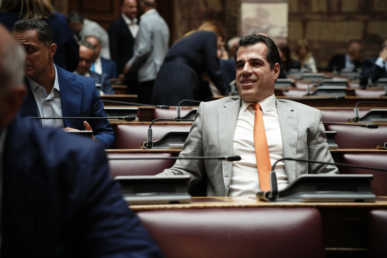 Γραφειοκρατικό μπλόκο στις αιτήσεις για Άσυλο, στραβά μάτια από την Κομισιόν για το δόγμα Πλεύρη