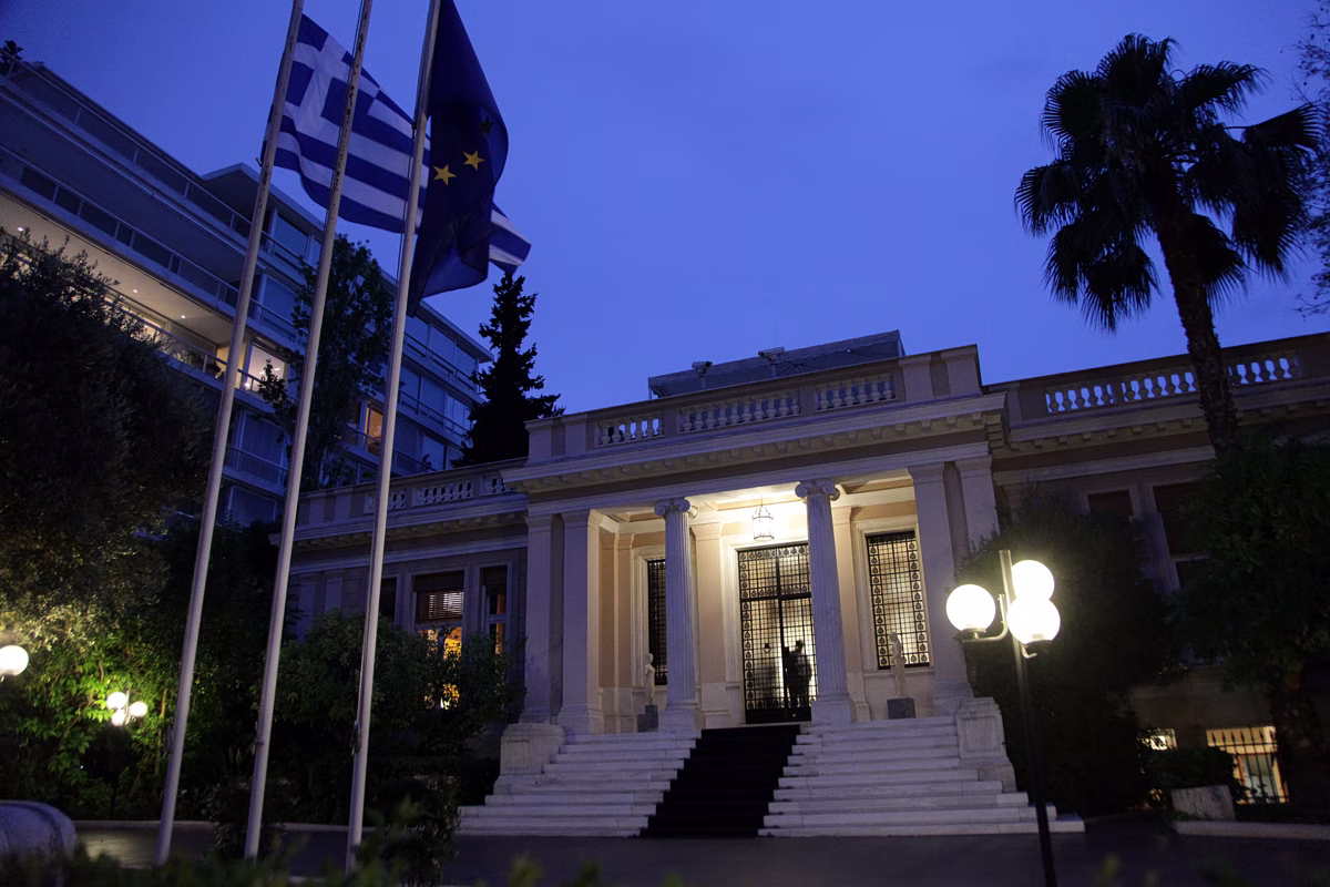 «Καύσωνας» με το σκάνδαλο ΟΠΕΚΕΠΕ: Το «κλιματιστικό» του Μαξίμου και οι «υψηλές θερμοκρασίες» μετά τις διώξεις