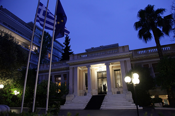 «Καύσωνας» με το σκάνδαλο ΟΠΕΚΕΠΕ: Το «κλιματιστικό» του Μαξίμου και οι «υψηλές θερμοκρασίες» μετά τις διώξεις