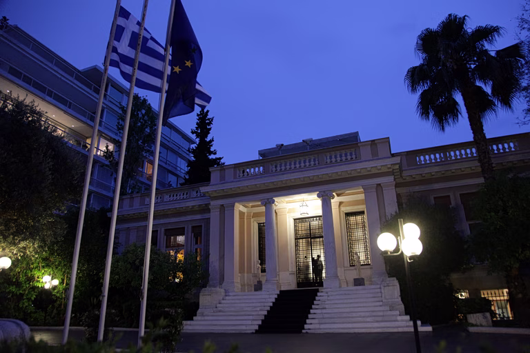 «Καύσωνας» με το σκάνδαλο ΟΠΕΚΕΠΕ: Το «κλιματιστικό» του Μαξίμου και οι «υψηλές θερμοκρασίες» μετά τις διώξεις