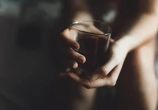 Πάτρα: Στο νοσοκομείο 14χρονη μετά από κατανάλωση αλκοόλ – Συνελήφθη η μητέρα της