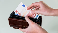 ΟΟΣΑ: Πόσο αυξήθηκαν οι πραγματικοί μισθοί στην Ελλάδα – Ανεπούλωτες οι πληγές της κρίσης