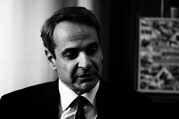 Πολιτική τυμβωρυχία
