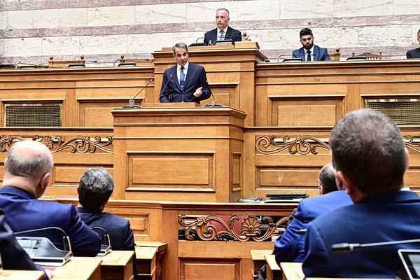 Τρεις φόβοι Μητσοτάκη πάνω από τη «γαλάζια» ΚΟ: Το… συνταγματικό στραπάτσο – Η γκρίνια για ΟΠΕΚΕΠΕ – Η καταπόντιση στη χαλαρή ψήφο